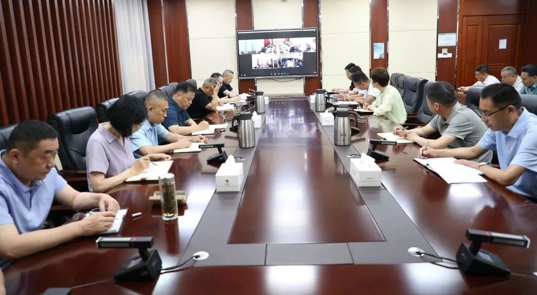 宏河集團(tuán)召開2025年“安全生產(chǎn)月”動(dòng)員暨六月安全辦公會(huì)1