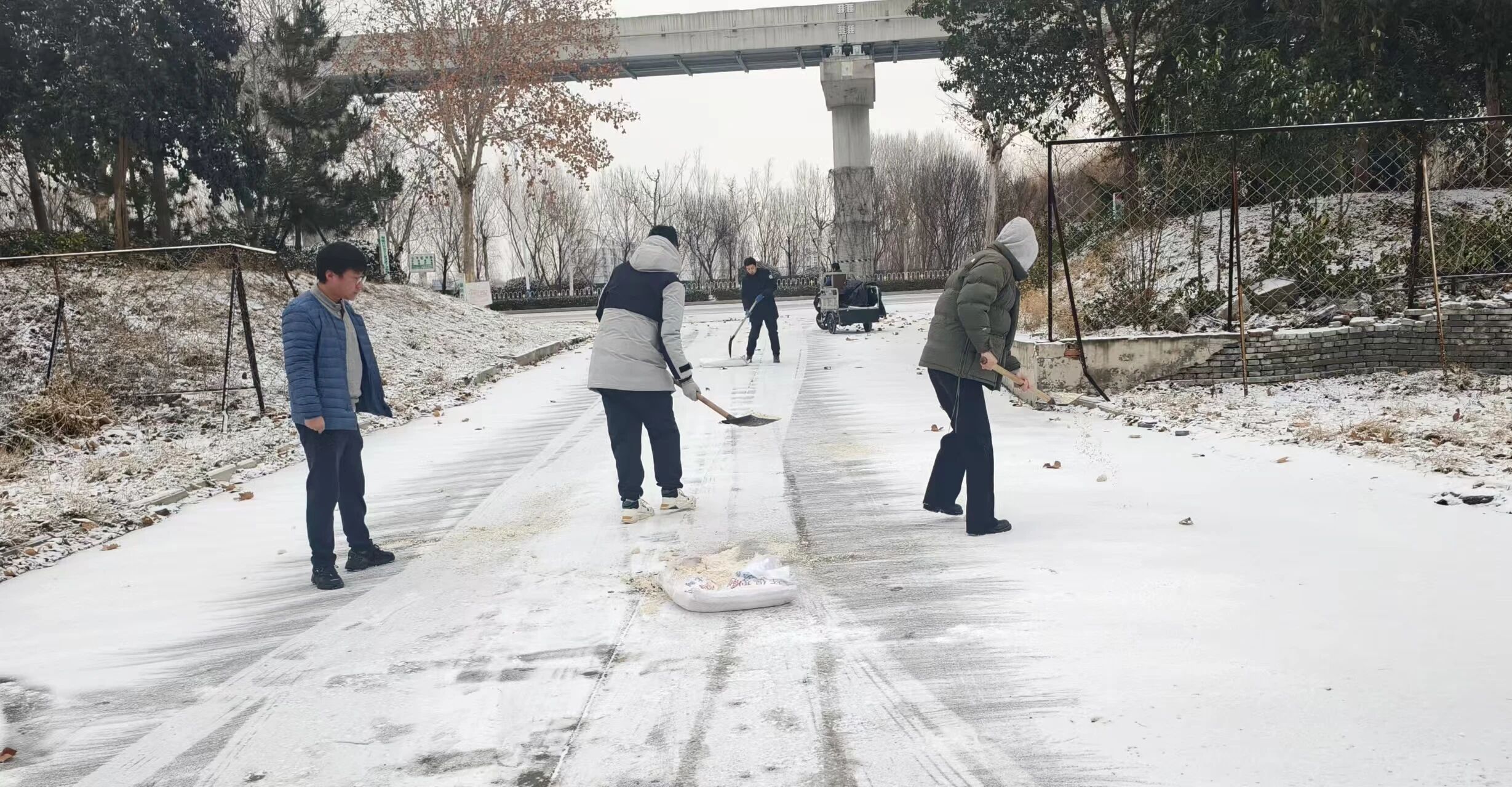 鹽暖寒冬路，鄒城鹽業(yè)全力保供除冰雪！1